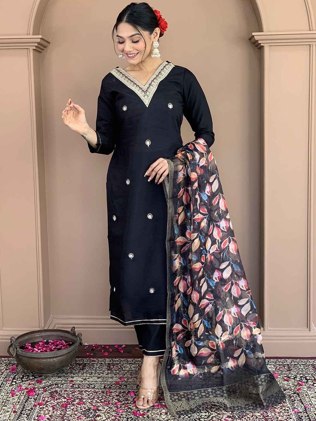 KALINI Black Floral Embroidered V-Neck Sequinned Straight Kurta with Trouser & Dupatta
KALINI Black Floral Embroidered V-Neck Sequinned Straight Kurta with Trouser & Dupatta