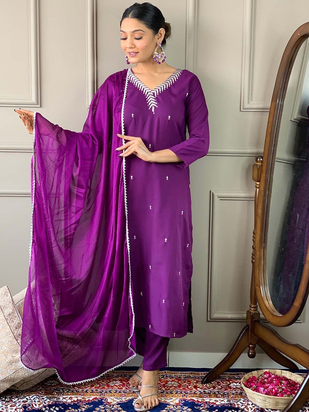 Meena Bazaar Ethnic Motifs Embroidered Thread Work Kurta with Trousers & Dupatta, Purple
Meena Bazaar Ethnic Motifs Embroidered Thread Work Kurta with Trousers & Dupatta, Purple