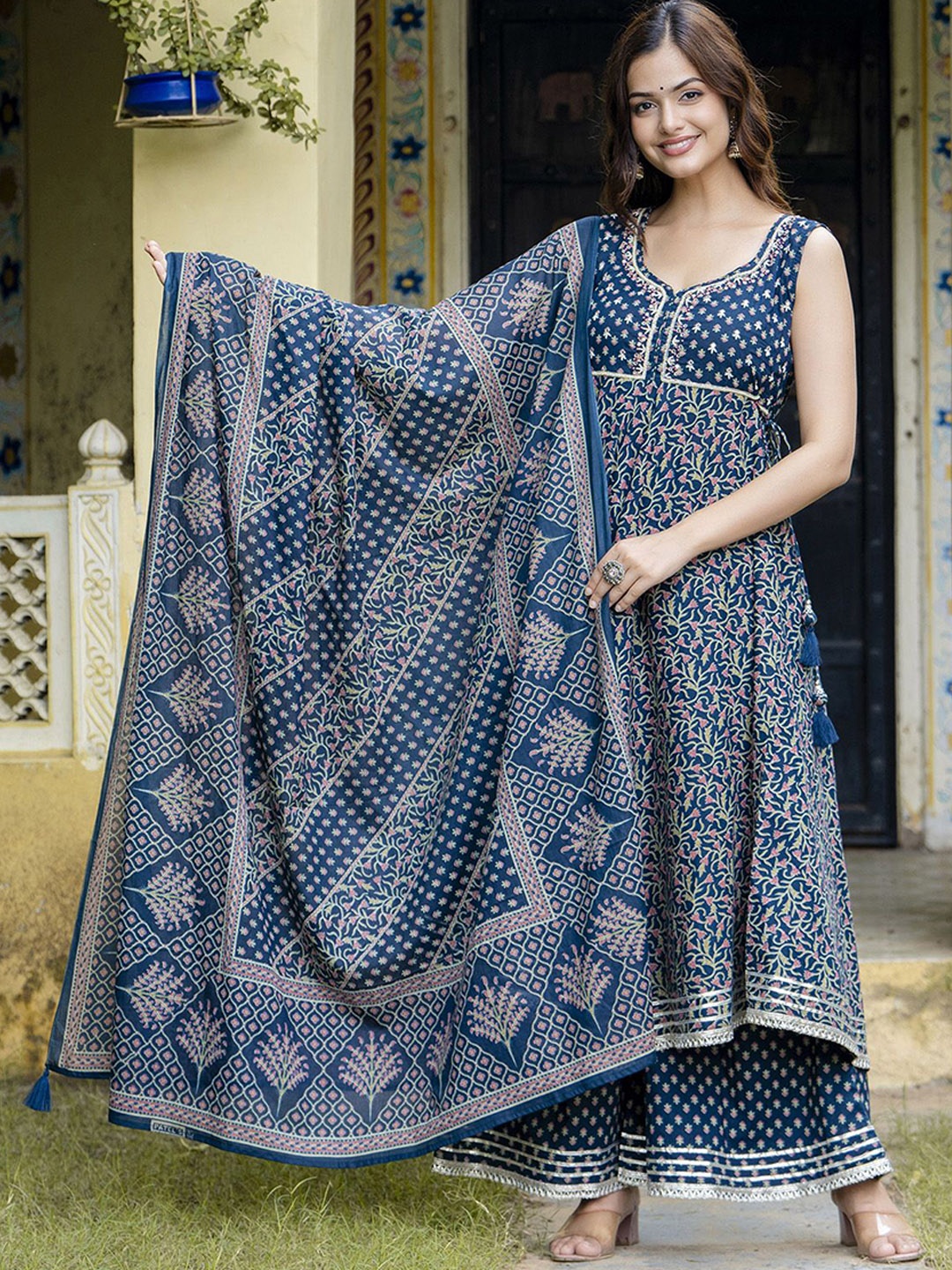 Anouk Blue Floral Printed Sweetheart Neck Pure Cotton A-line Kurta with Palazzos & Dupatta
Anouk Blue Floral Printed Sweetheart Neck Pure Cotton A-line Kurta with Palazzos & Dupatta