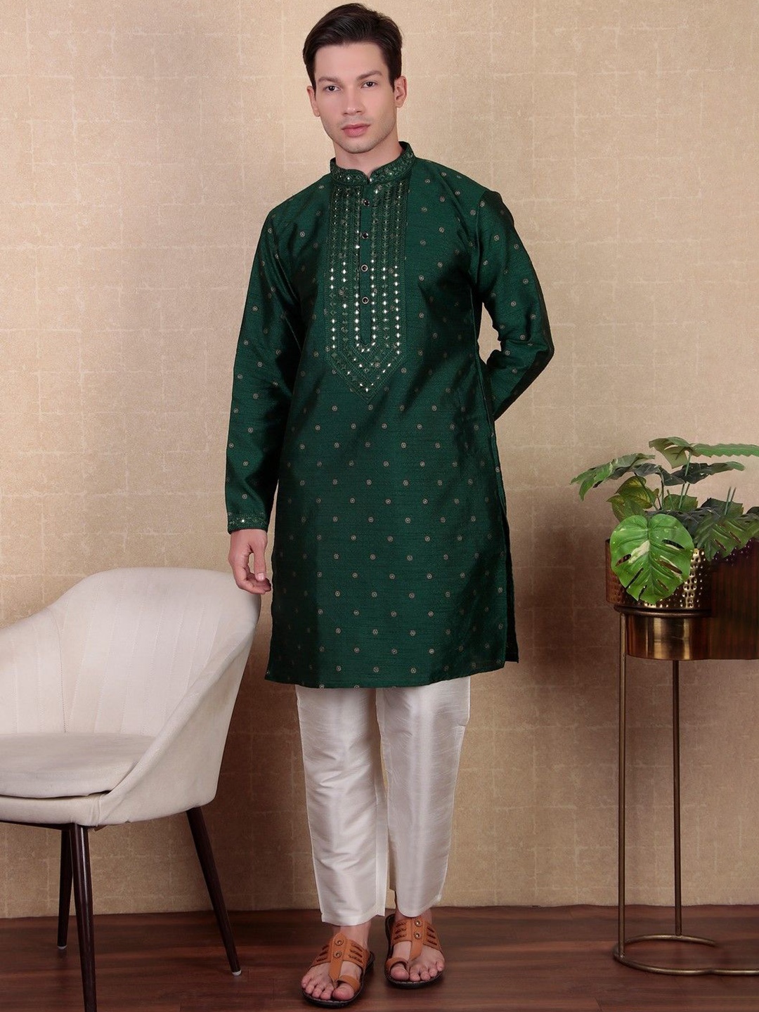 Koshin Floral Woven Design Mandarin Collar Mirror Embroidered Jacquard Art Silk Kurta, Green
Koshin Floral Woven Design Mandarin Collar Mirror Embroidered Jacquard Art Silk Kurta, Green