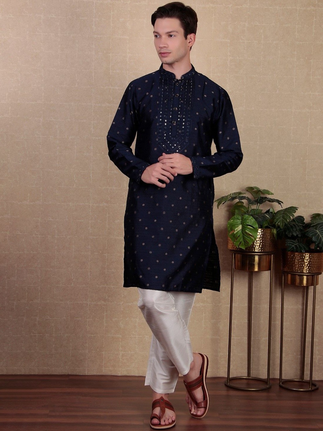Koshin Floral Woven Design Mandarin Collar Neck Long Sleeves Mirror Work Art Silk Kurta, Navy blue
Koshin Floral Woven Design Mandarin Collar Neck Long Sleeves Mirror Work Art Silk Kurta, Navy blue