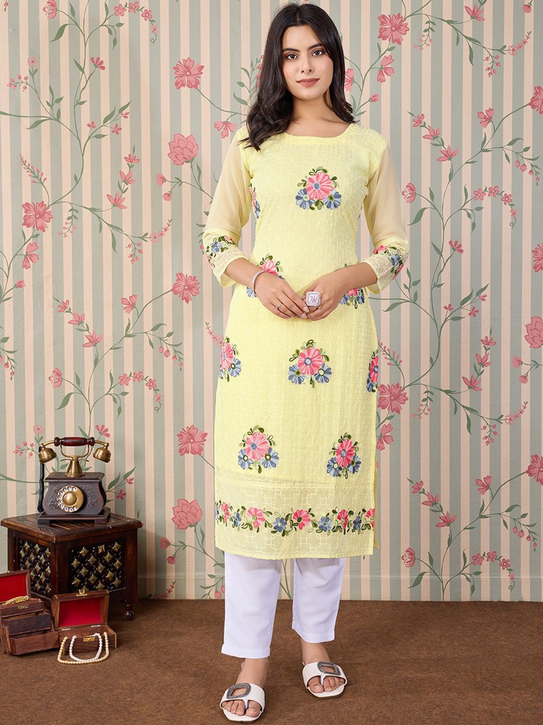 Ode by House of Pataudi Floral Embroidered Thread Work Floral Georgette Straight Kurta, Yellow
Ode by House of Pataudi Floral Embroidered Thread Work Floral Georgette Straight Kurta, Yellow