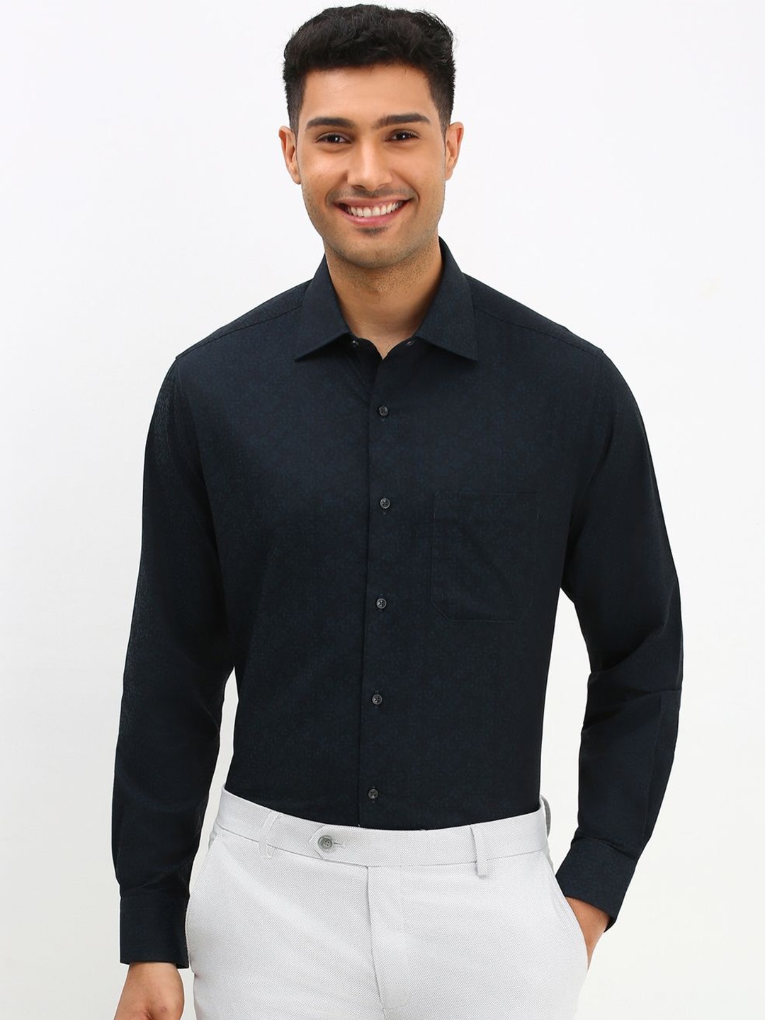 Allen Solly Sport Men Floral Printed Spread Collar Pure Cotton Formal Shirt, Navy blue
Allen Solly Sport Men Floral Printed Spread Collar Pure Cotton Formal Shirt, Navy blue