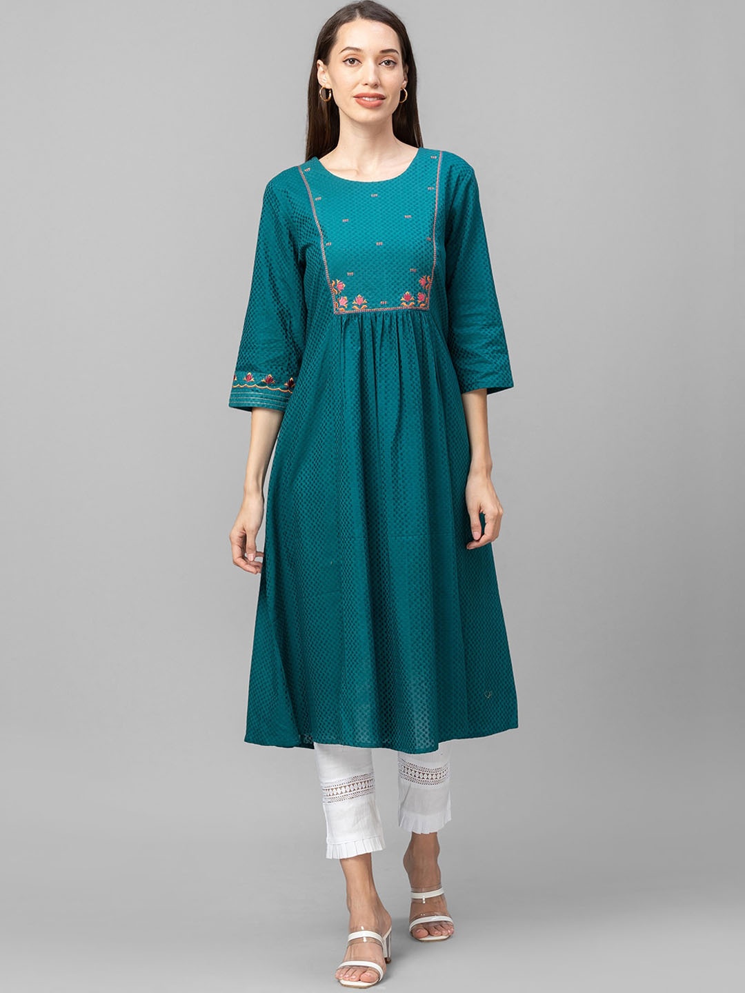 Globus Women Green Geometric Yoke Design Keyhole Neck Flared Sleeves Thread Work Dobby Anarkali Kurta
Globus Women Green Geometric Yoke Design Keyhole Neck Flared Sleeves Thread Work Dobby Anarkali Kurta