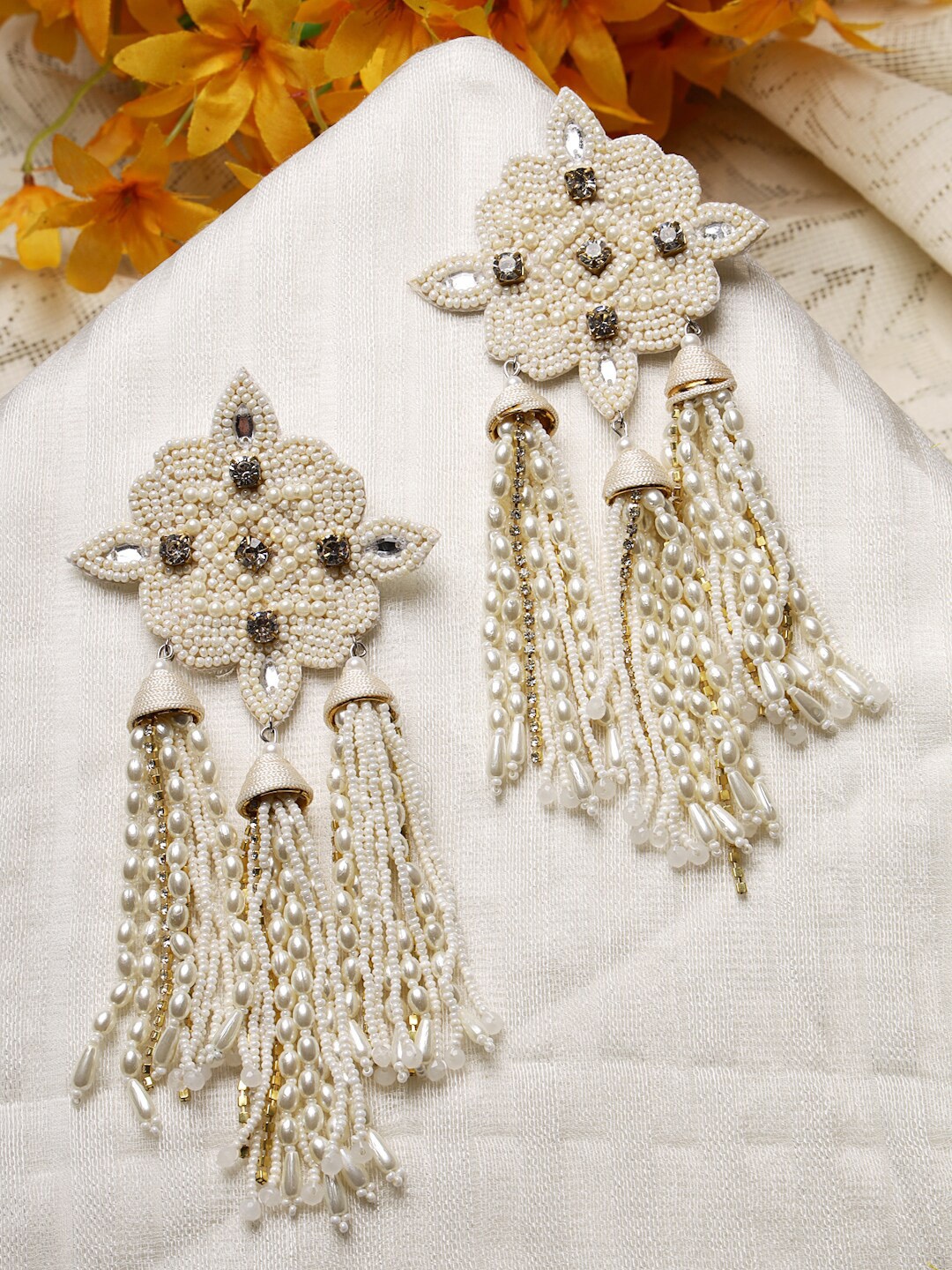 Moedbuille Off White Pearl CZ And Crystal Studded Floral Silver Plated Tassel Earring
Moedbuille Off White Pearl CZ And Crystal Studded Floral Silver Plated Tassel Earring