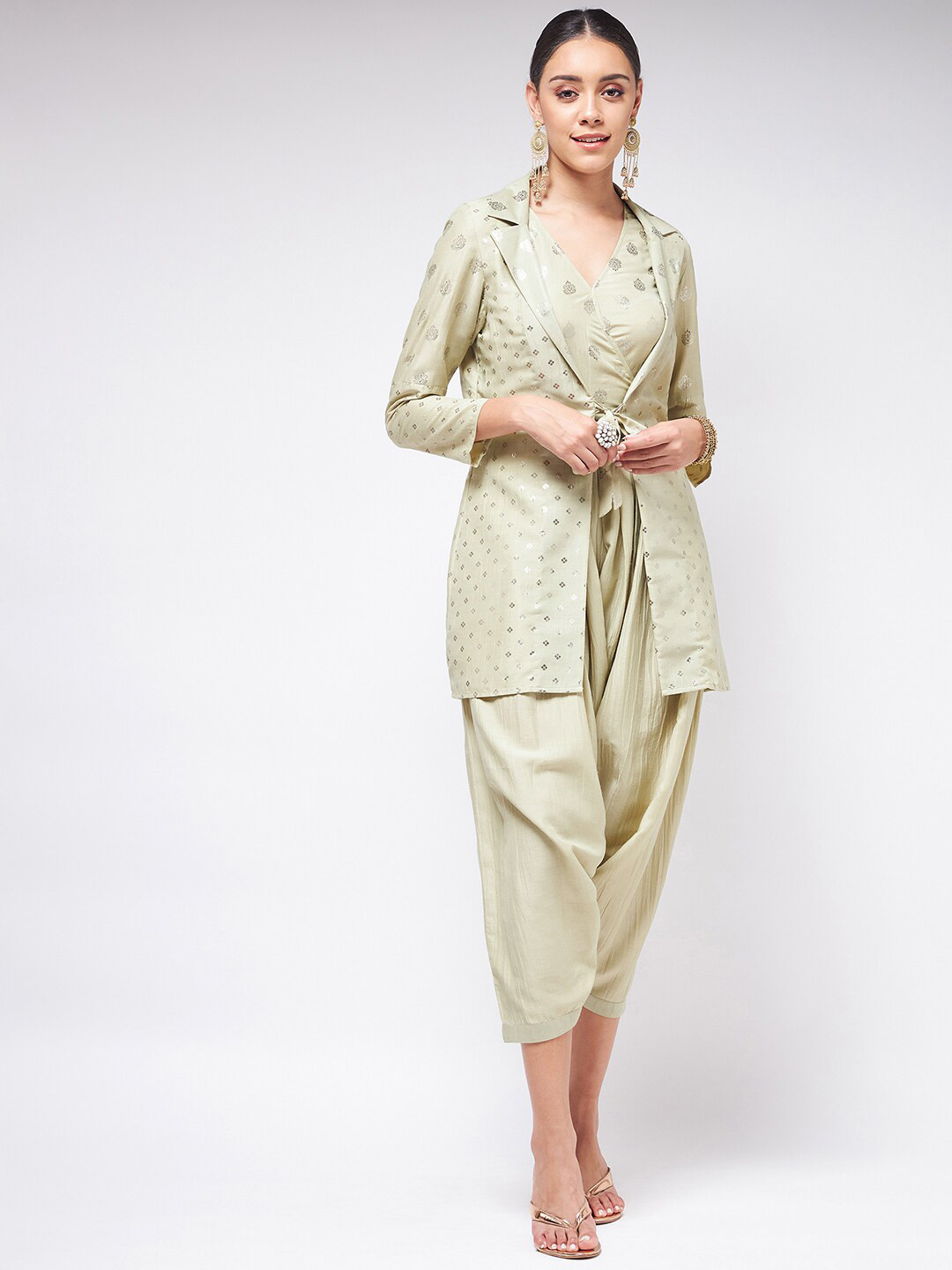 Pannkh Women jhalak Green & Gold-Toned Printed Basic Jumpsuit With Stylish Jacket
Pannkh Women jhalak Green & Gold-Toned Printed Basic Jumpsuit With Stylish Jacket