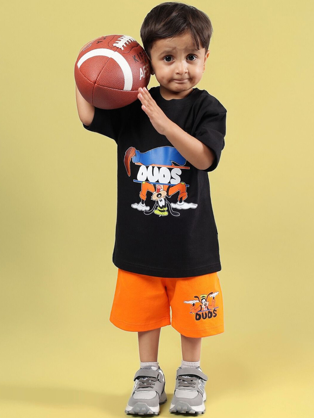 WEARDUDS Kids Printed Round Neck Pure Cotton T-Shirt With Shorts, Black
WEARDUDS Kids Printed Round Neck Pure Cotton T-Shirt With Shorts, Black