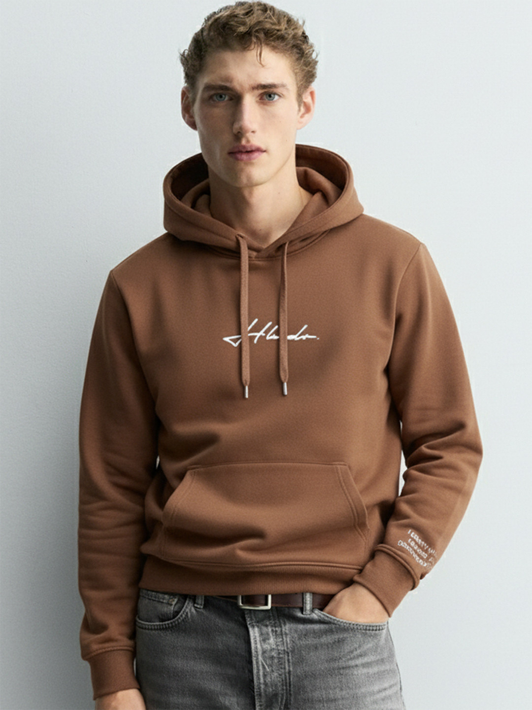 HIGHLANDER Men Brown Printed Hooded Sweatshirt
HIGHLANDER Men Brown Printed Hooded Sweatshirt