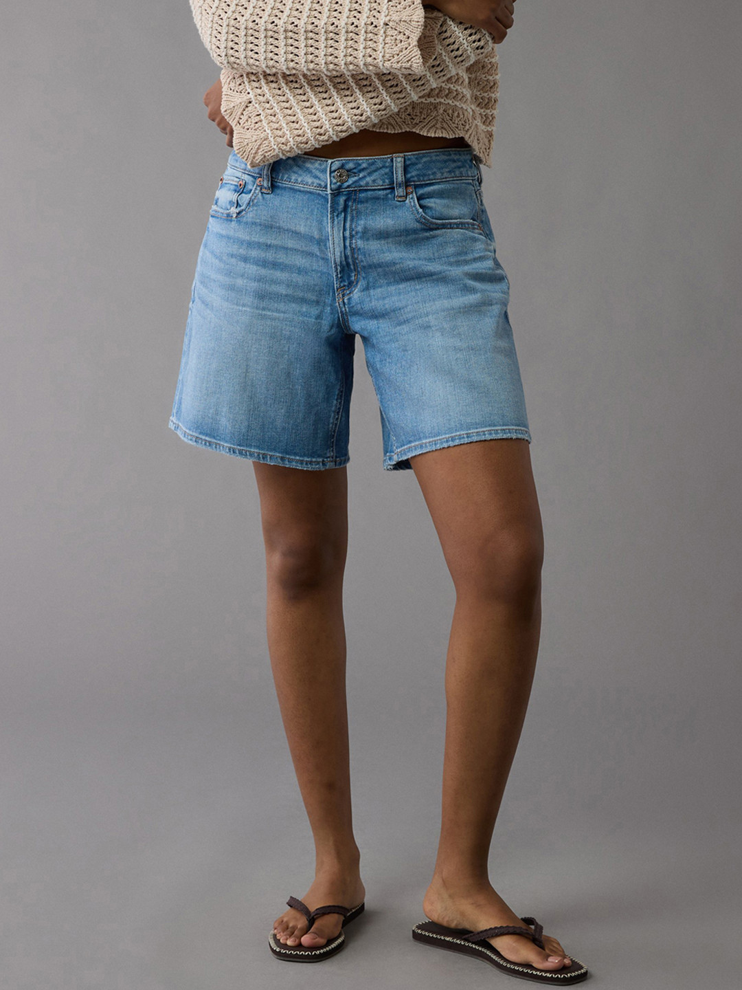 AMERICAN EAGLE OUTFITTERS Women Low-Rise Relaxed Fit Baggy Shorts, Blue
AMERICAN EAGLE OUTFITTERS Women Low-Rise Relaxed Fit Baggy Shorts, Blue