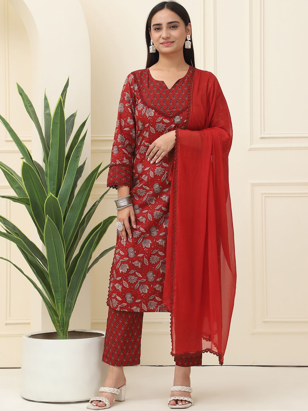 BAESD Floral Printed Notch Neck Pure Cotton Straight Kurta With Trousers And Dupatta, Red
BAESD Floral Printed Notch Neck Pure Cotton Straight Kurta With Trousers And Dupatta, Red