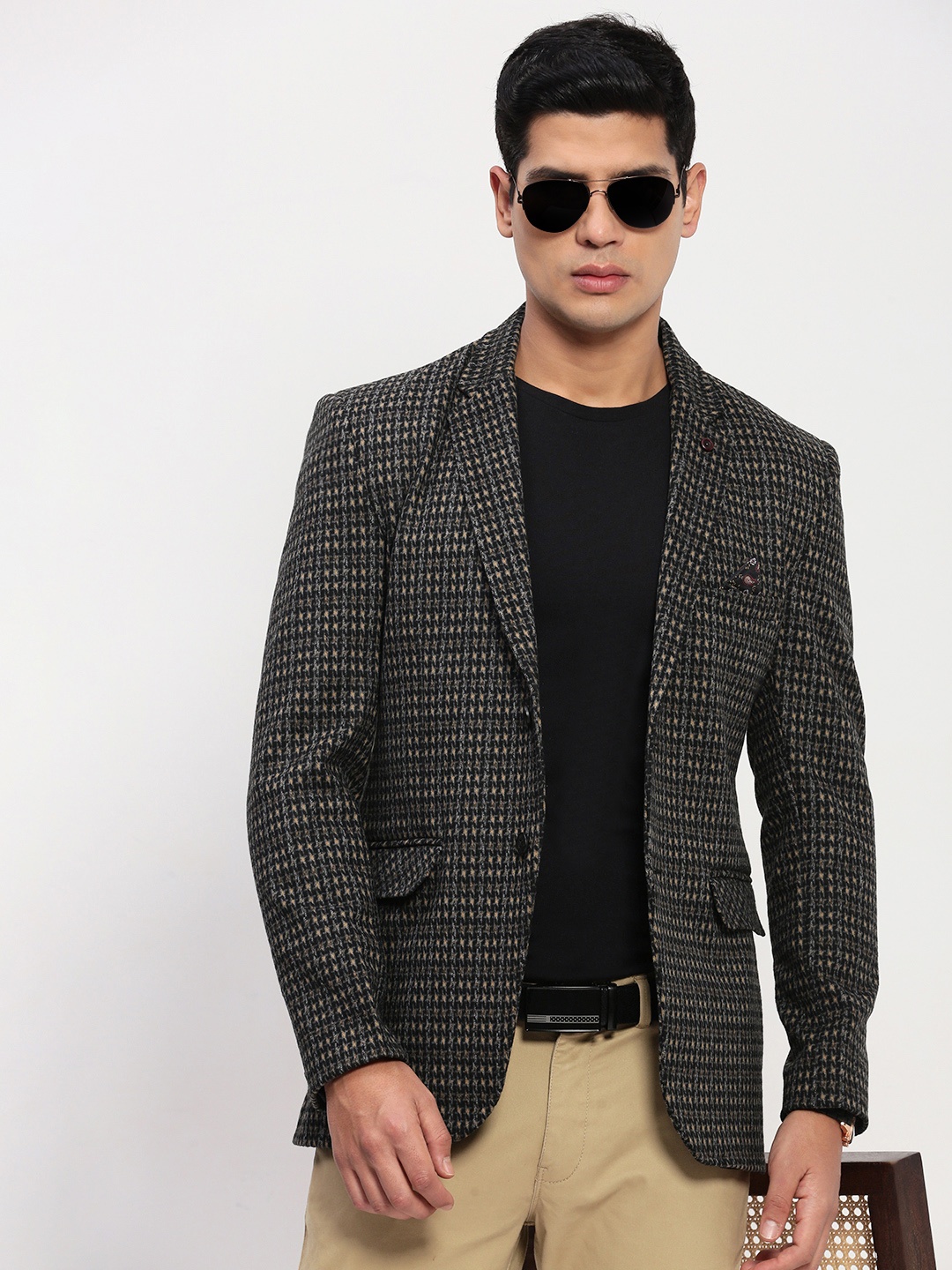 SHOWOFF Checked Notched Lapel Collar Slim-Fit Cotton Single Breasted Formal Blazer, Black
SHOWOFF Checked Notched Lapel Collar Slim-Fit Cotton Single Breasted Formal Blazer, Black