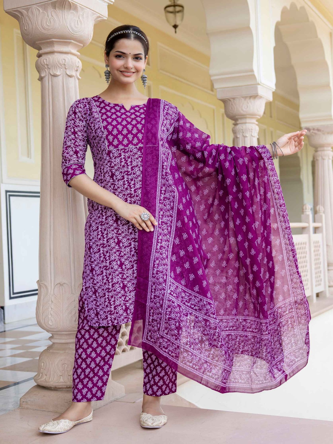 KETAKI FASHION Floral Printed Notch Neck Gotta Patti Straight Kurta With Trouser & Dupatta, Purple
KETAKI FASHION Floral Printed Notch Neck Gotta Patti Straight Kurta With Trouser & Dupatta, Purple
