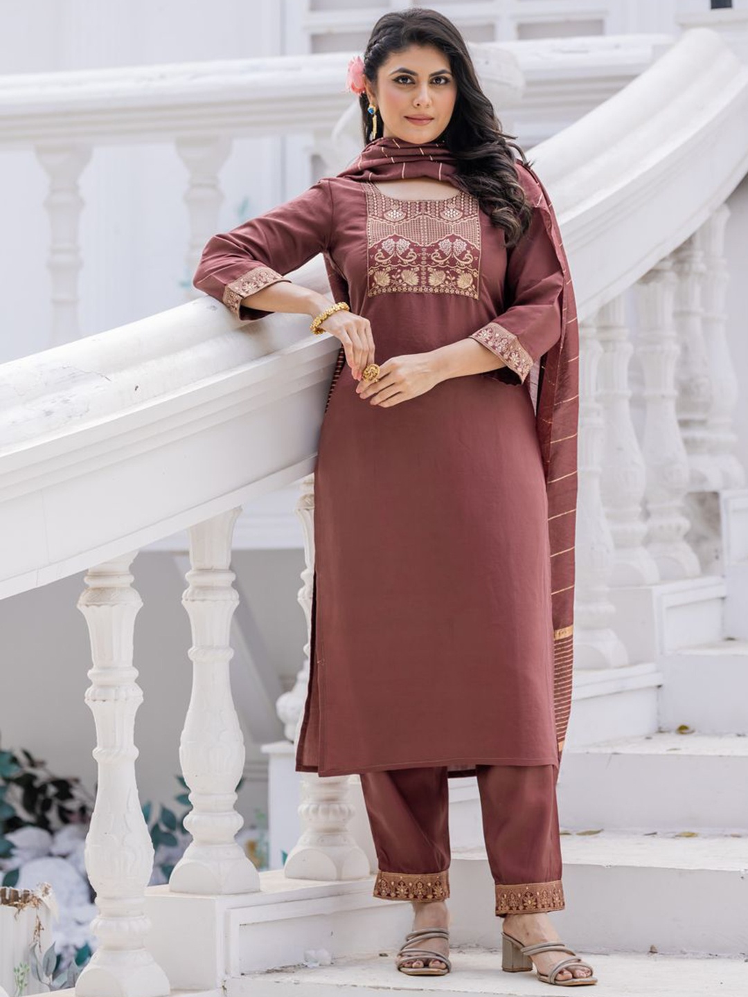 Divyadham Textiles Women Floral Yoke Design Regular Kurta with Pyjamas & With Dupatta, Brown
Divyadham Textiles Women Floral Yoke Design Regular Kurta with Pyjamas & With Dupatta, Brown