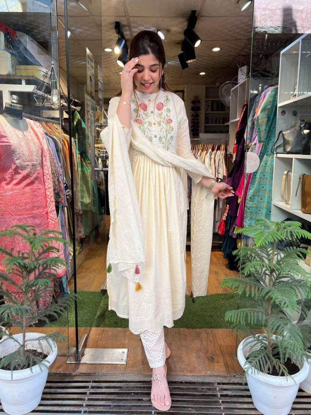 Rujave Floral Embroidered Mandarin Collar Pure Cotton Kurta With Trousers & Dupatta, White
Rujave Floral Embroidered Mandarin Collar Pure Cotton Kurta With Trousers & Dupatta, White
