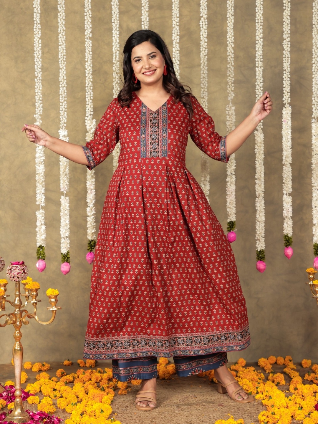 Aramya Ethnic Motifs Printed Patchwork V-Neck A-Line Pure Cotton Kurta With Palazzos, Red
Aramya Ethnic Motifs Printed Patchwork V-Neck A-Line Pure Cotton Kurta With Palazzos, Red