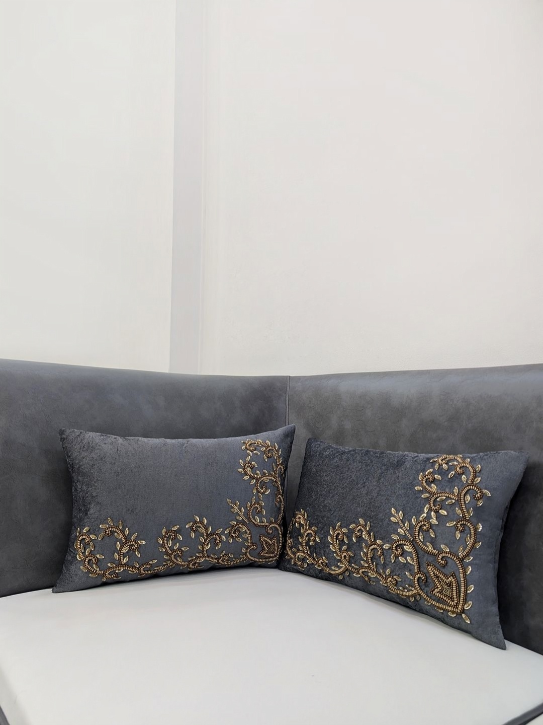 Good Vibes Gold-Toned & Grey 2 Pieces Floral Embellished Velvet Rectangle Cushion Covers
Good Vibes Gold-Toned & Grey 2 Pieces Floral Embellished Velvet Rectangle Cushion Covers