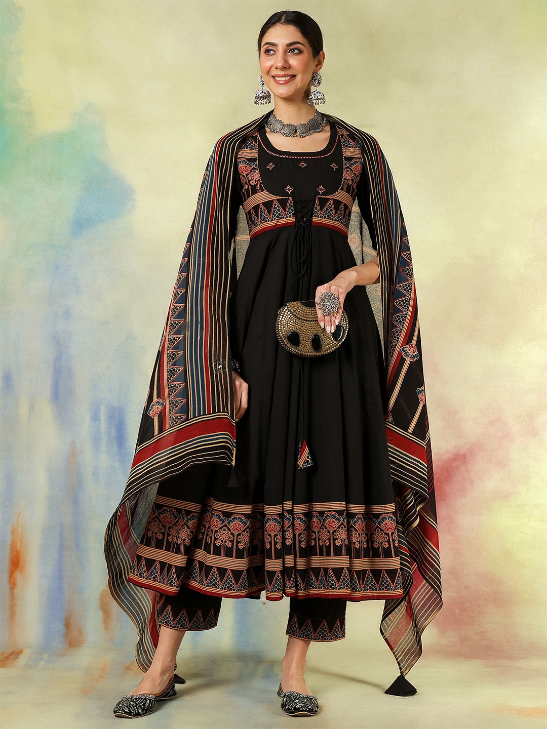 KIMAYRA Floral Printed Pure Cotton Anarkali Kurta With Trousers And Dupatta, Black
KIMAYRA Floral Printed Pure Cotton Anarkali Kurta With Trousers And Dupatta, Black
