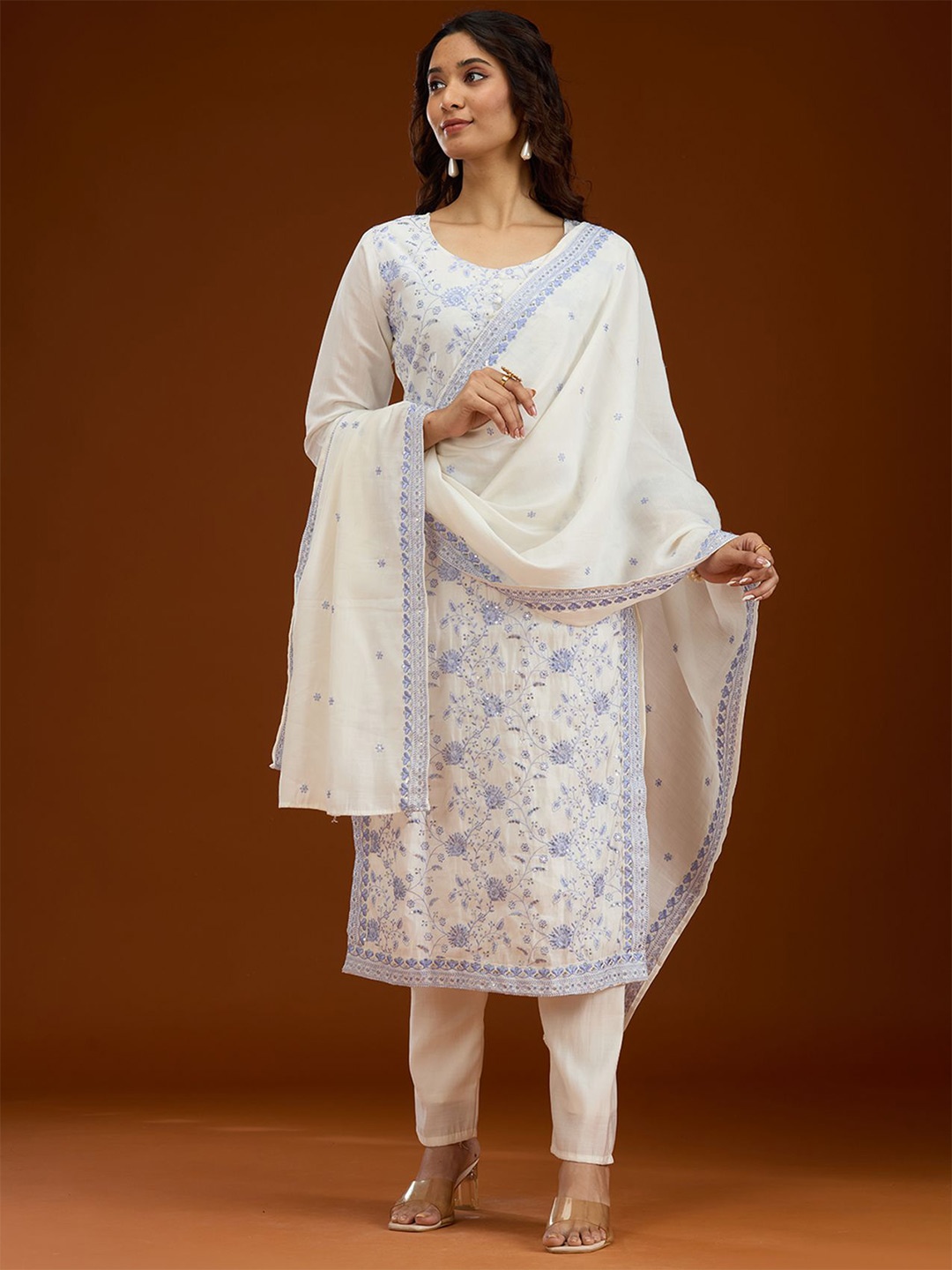 Koskii Women Floral Embroidered Regular Sequinned Kurta with Trouser & Dupatta, Cream
Koskii Women Floral Embroidered Regular Sequinned Kurta with Trouser & Dupatta, Cream