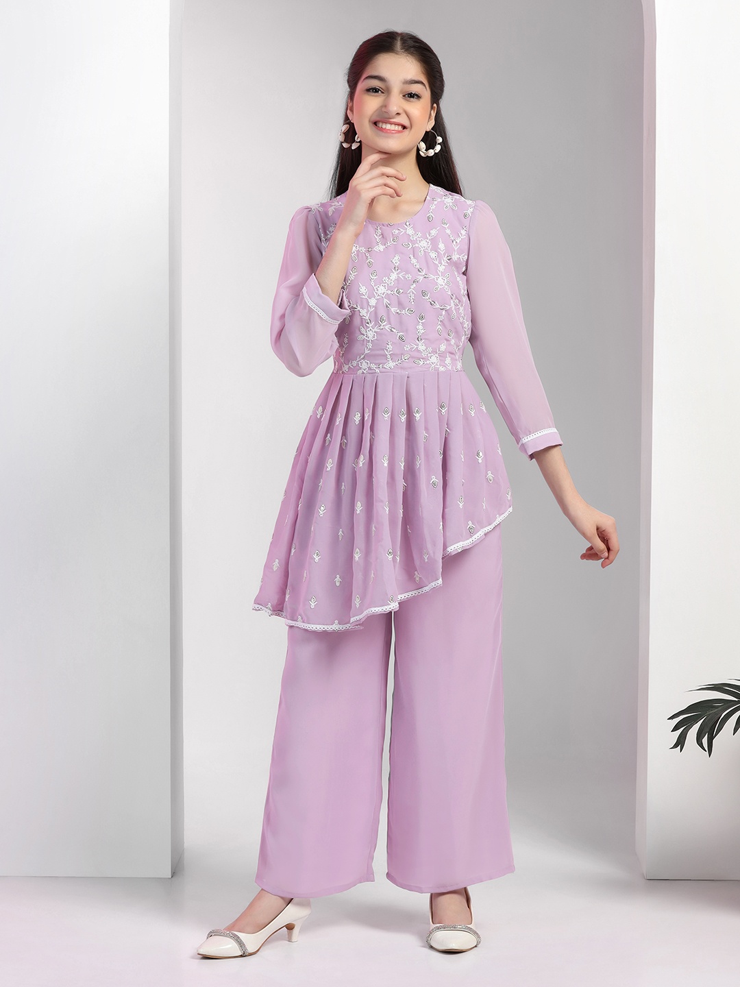 Sangria Girls Lavender Floral Embroidered Round Neck Georgette A-Line Kurta With Palazzos
Sangria Girls Lavender Floral Embroidered Round Neck Georgette A-Line Kurta With Palazzos