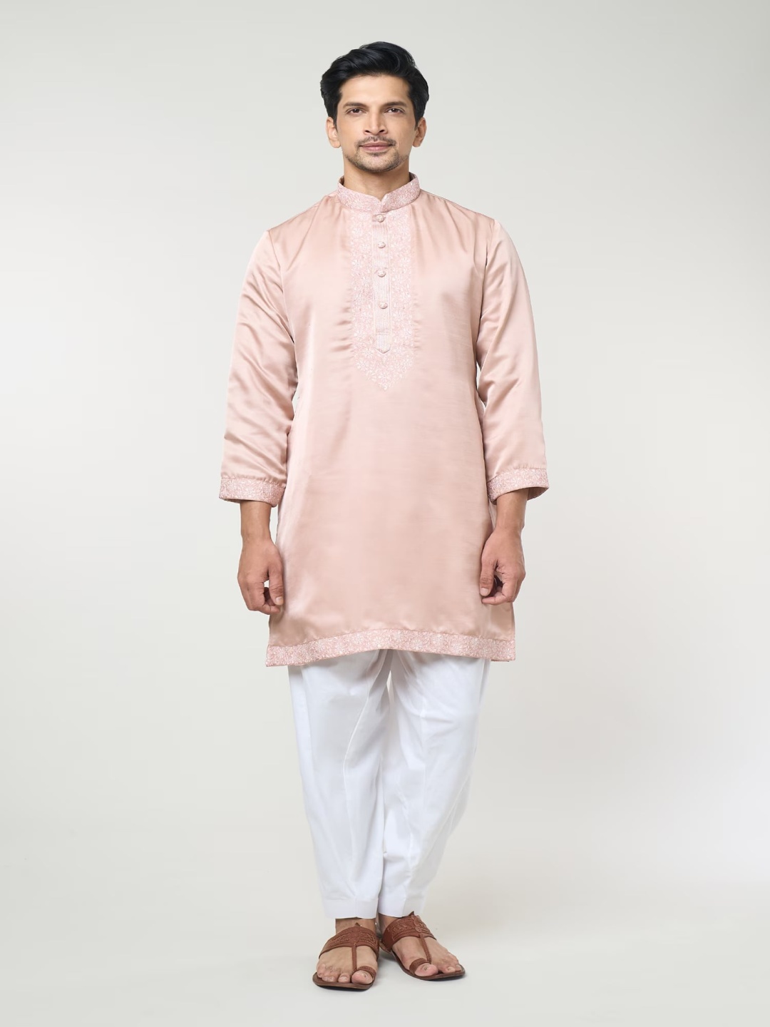 RNG Safawala Men Floral Embroidered Mandarin Collar Pure Cotton Straight Kurta & Trousers, Pink
RNG Safawala Men Floral Embroidered Mandarin Collar Pure Cotton Straight Kurta & Trousers, Pink