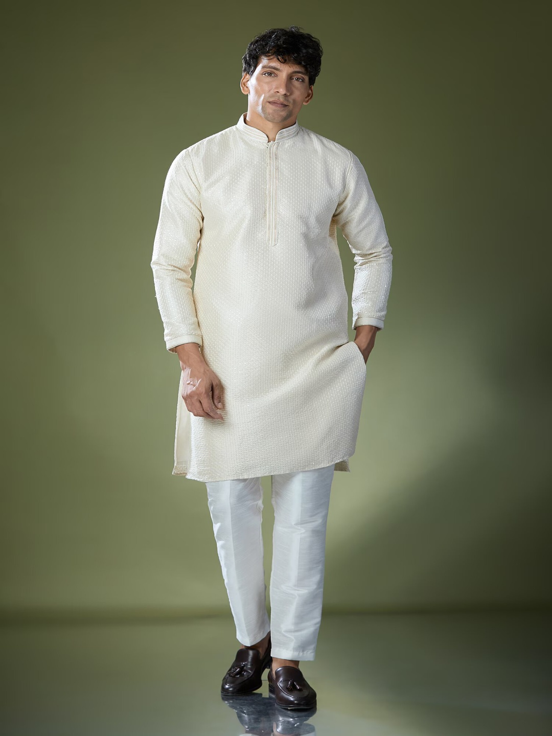 RNG Safawala Men Striped Thread Work Mandarin Collar Dupion Silk Straight Kurta & Trousers, Beige
RNG Safawala Men Striped Thread Work Mandarin Collar Dupion Silk Straight Kurta & Trousers, Beige