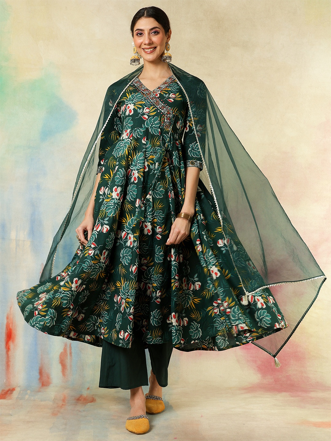 KIMAYRA Floral Printed V-Neck Anarkali Pure Cotton Kurta With Palazzos And Dupatta, Green
KIMAYRA Floral Printed V-Neck Anarkali Pure Cotton Kurta With Palazzos And Dupatta, Green