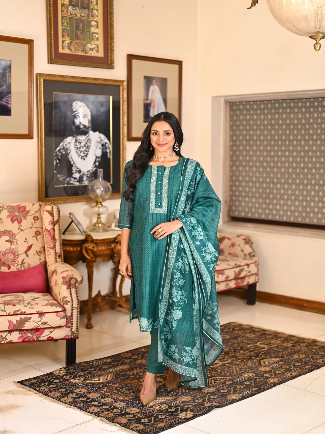 CHANDALIYO Chevron Printed Round Neck Sequinned Straight Kurta With Trouser & Dupatta, Teal
CHANDALIYO Chevron Printed Round Neck Sequinned Straight Kurta With Trouser & Dupatta, Teal