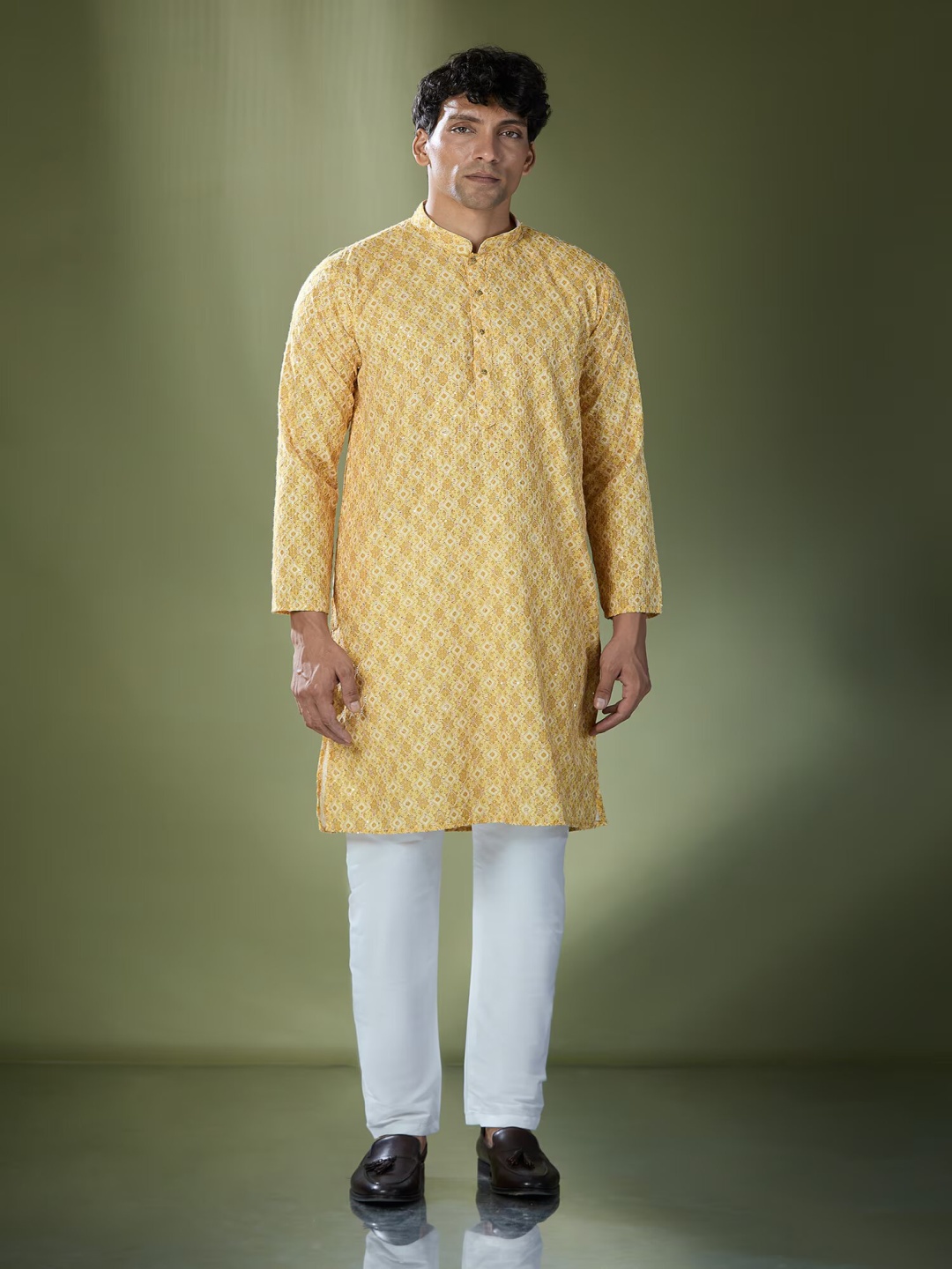 RNG Safawala Chevron Printed Mandarin Collar Thread Work Kurta With Trousers, Yellow
RNG Safawala Chevron Printed Mandarin Collar Thread Work Kurta With Trousers, Yellow