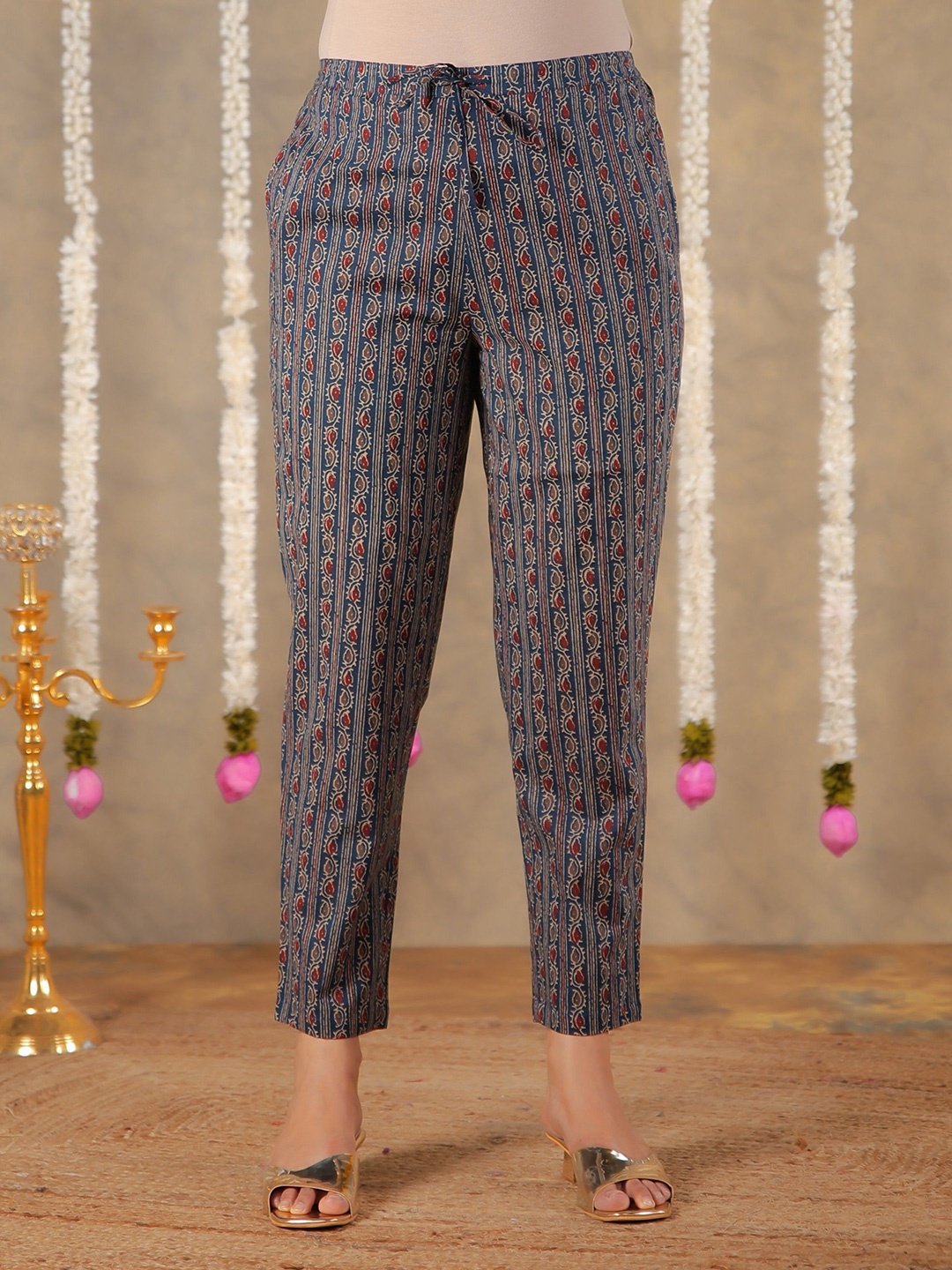 Aramya Women Ethnic Motifs Printed Regular Fit Mid-Rise Cigarette Trousers, Blue
Aramya Women Ethnic Motifs Printed Regular Fit Mid-Rise Cigarette Trousers, Blue