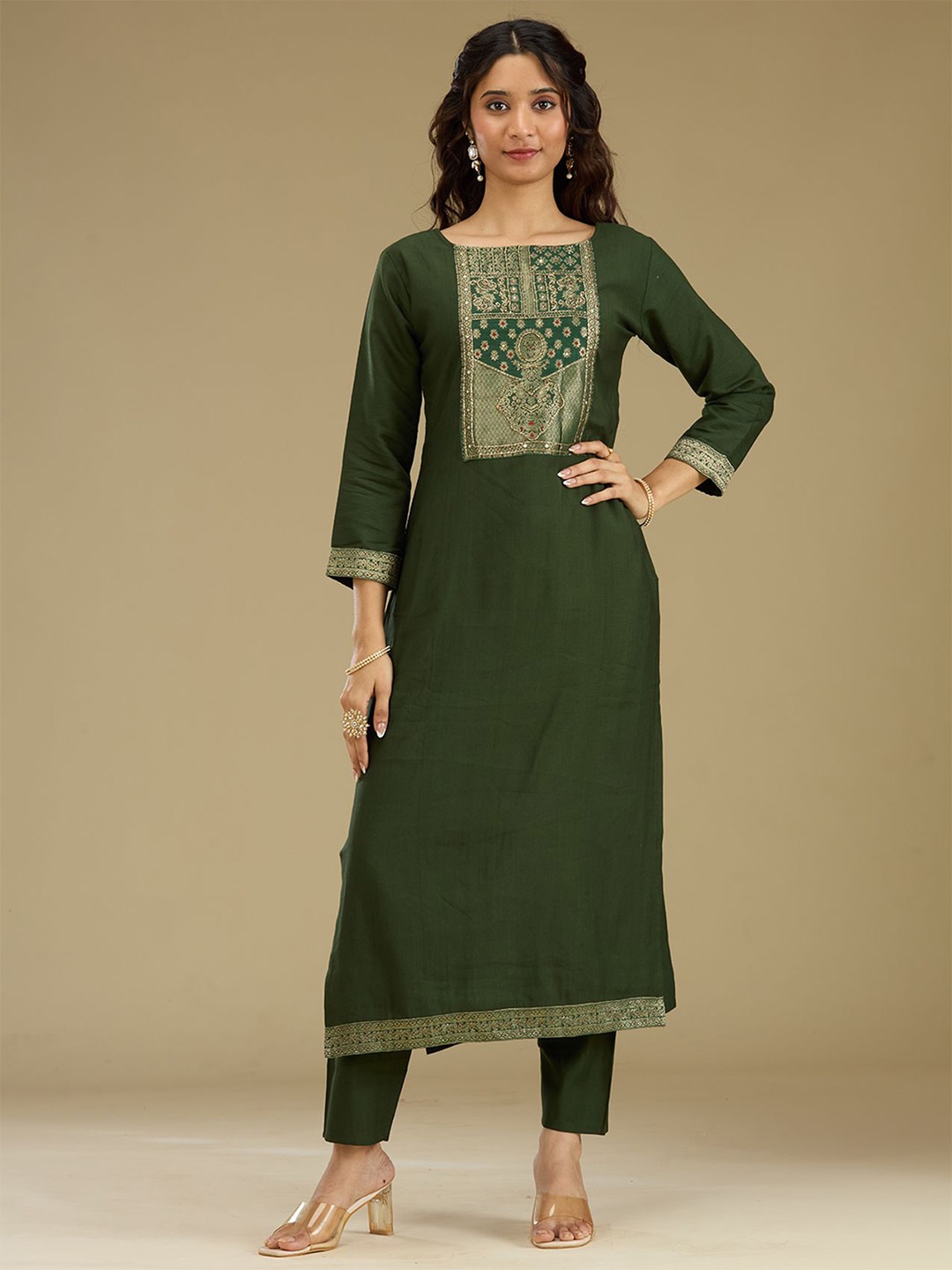 Koskii Women Floral Embroidered Regular Thread Work Kurta with Trouser & Dupatta, Green
Koskii Women Floral Embroidered Regular Thread Work Kurta with Trouser & Dupatta, Green