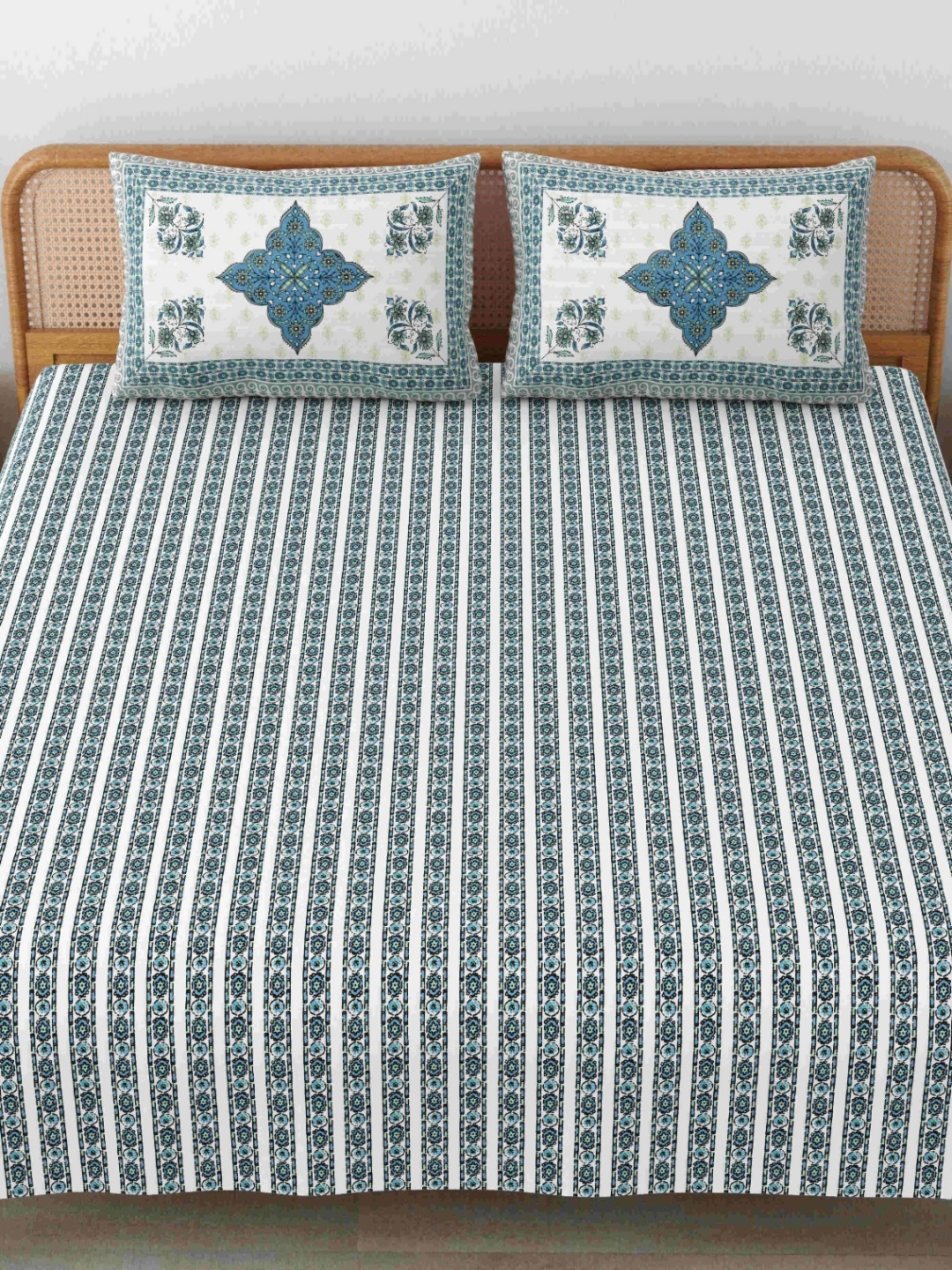 MAFATLAL Jaipuri White & Blue Floral Printed Cotton 144TC King Bedsheet Set- 2.34m x 2.70m
MAFATLAL Jaipuri White & Blue Floral Printed Cotton 144TC King Bedsheet Set- 2.34m x 2.70m