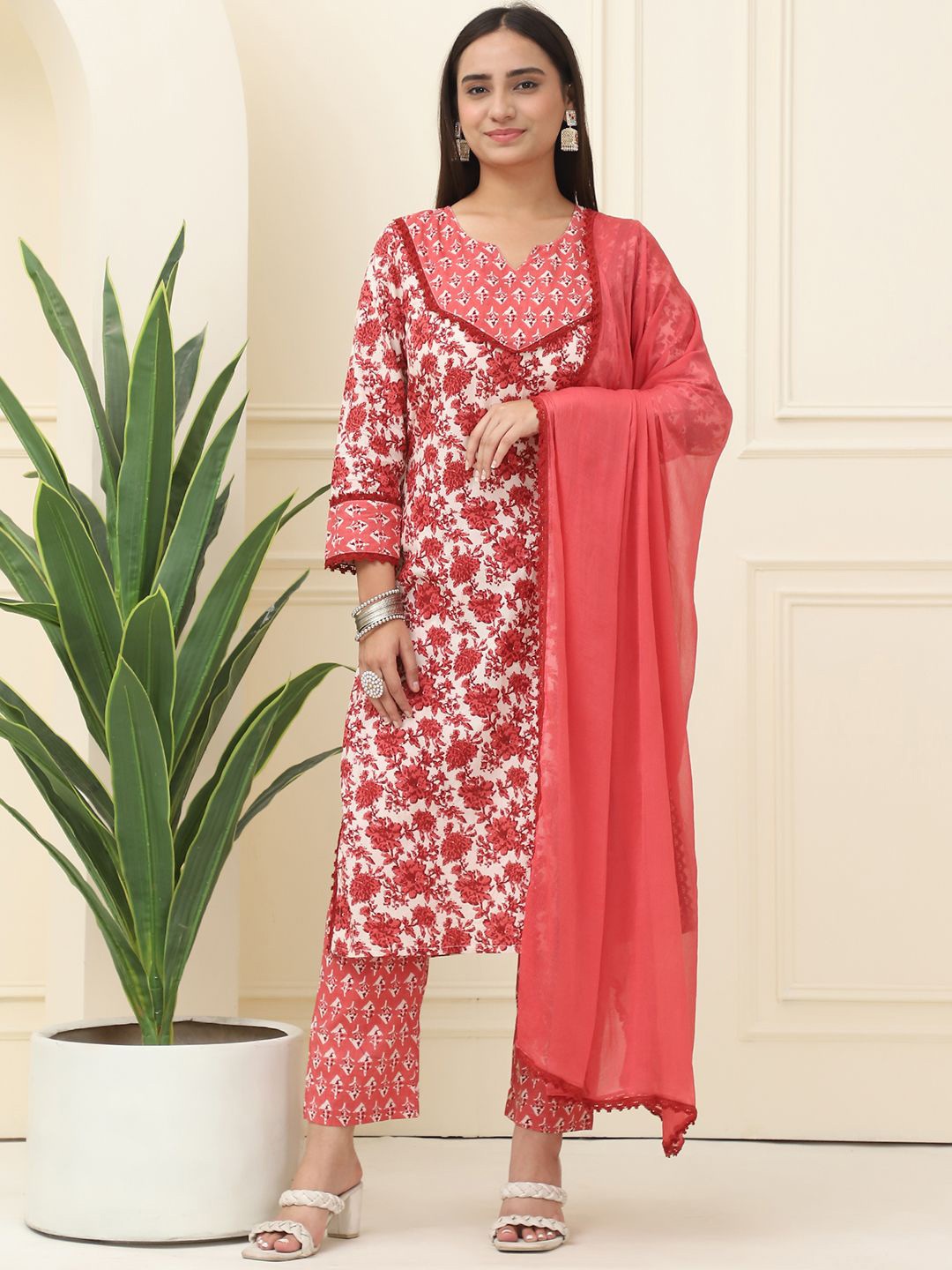 Feel Clath Floral Printed Notch Neck Pure Cotton Kurta With Trousers & Dupatta, Maroon
Feel Clath Floral Printed Notch Neck Pure Cotton Kurta With Trousers & Dupatta, Maroon