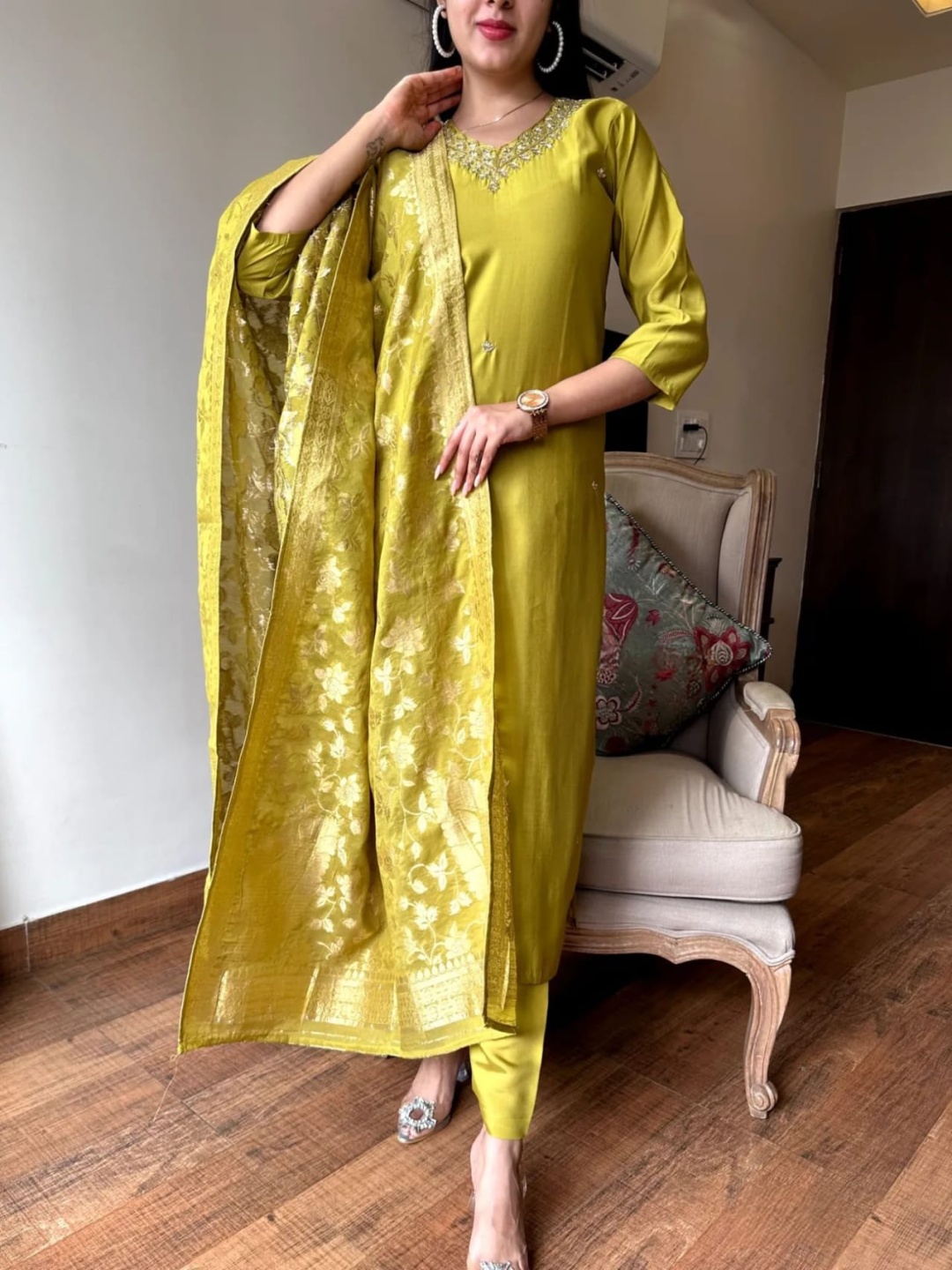 KALINI Floral Embroidered Zari Work V-Neck Straight Kurta With Trousers & Dupatta, Yellow
KALINI Floral Embroidered Zari Work V-Neck Straight Kurta With Trousers & Dupatta, Yellow