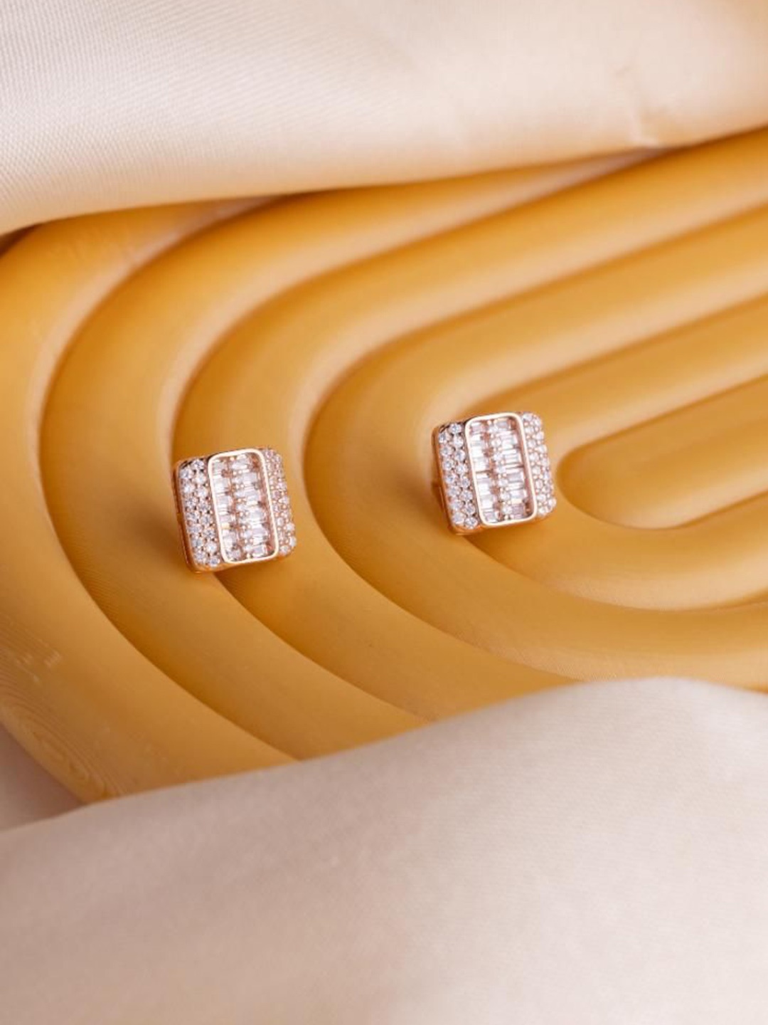 LIORA 925 Silver Jewellery Rose Gold-Plated Cubic Zirconia Studded Square Shaped Studs
LIORA 925 Silver Jewellery Rose Gold-Plated Cubic Zirconia Studded Square Shaped Studs