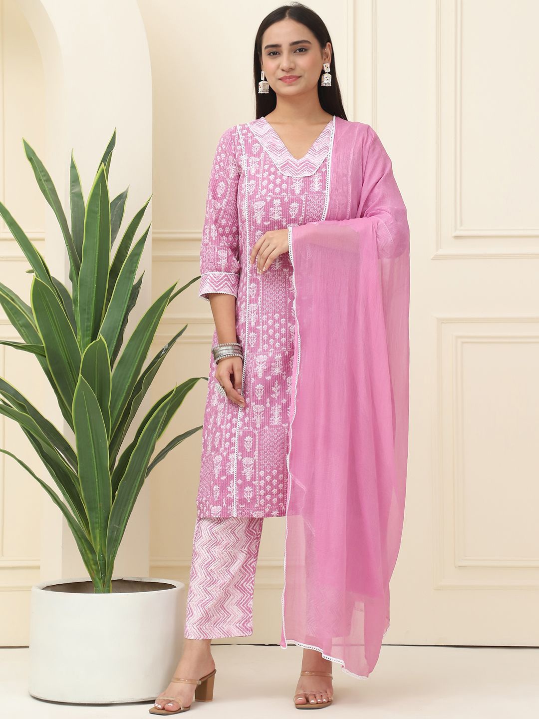 BAESD Floral Printed V-Neck Pure Cotton Straight Kurta With Trousers & Dupatta, Mauve
BAESD Floral Printed V-Neck Pure Cotton Straight Kurta With Trousers & Dupatta, Mauve
