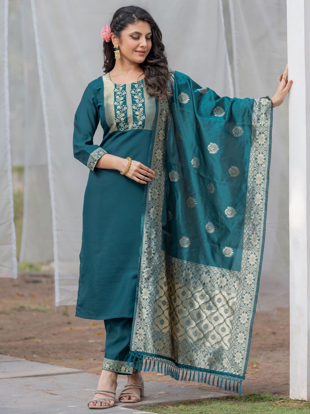 Ekta Textiles Women Ethnic Motifs Regular Kurta with Pyjamas & With Dupatta, Turquoise blue
Ekta Textiles Women Ethnic Motifs Regular Kurta with Pyjamas & With Dupatta, Turquoise blue