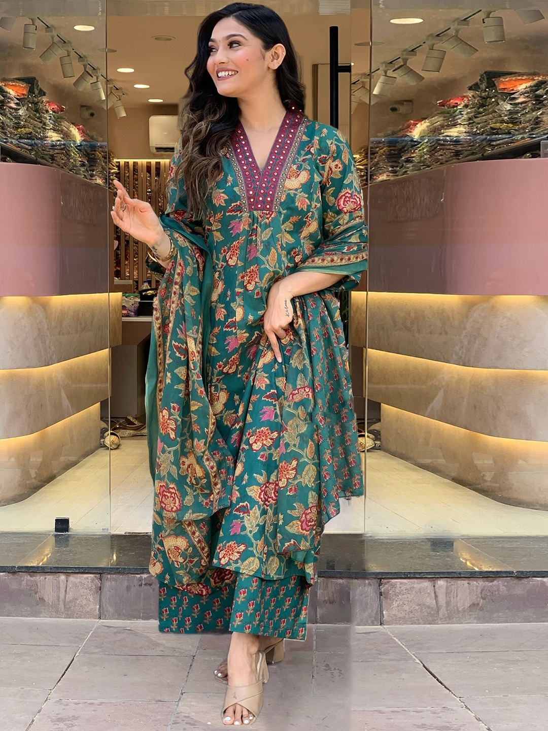 GoSriKi Cia Floral Printed V-Neck Panelled Anarkali Kurta With Palazzos & Dupatta, Green
GoSriKi Cia Floral Printed V-Neck Panelled Anarkali Kurta With Palazzos & Dupatta, Green