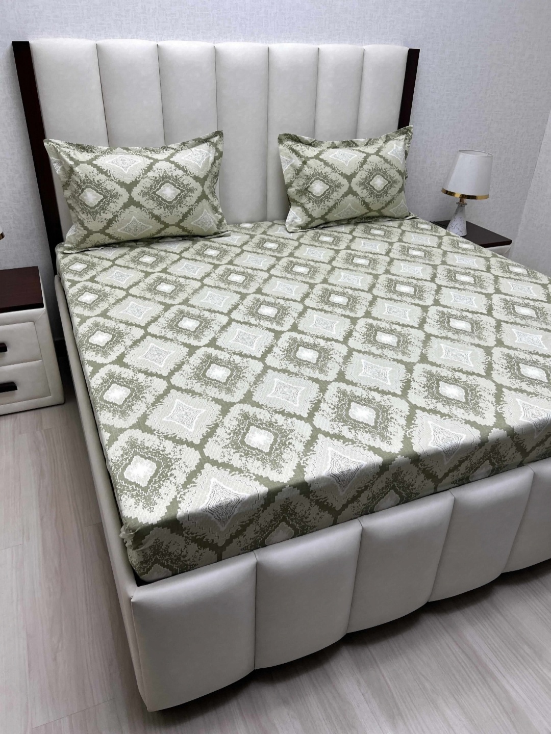 Pure Decor Royal Passion Green Printed Cotton 260 TC Queen Bedsheet Set 2.28 m x 2.54 m
Pure Decor Royal Passion Green Printed Cotton 260 TC Queen Bedsheet Set 2.28 m x 2.54 m