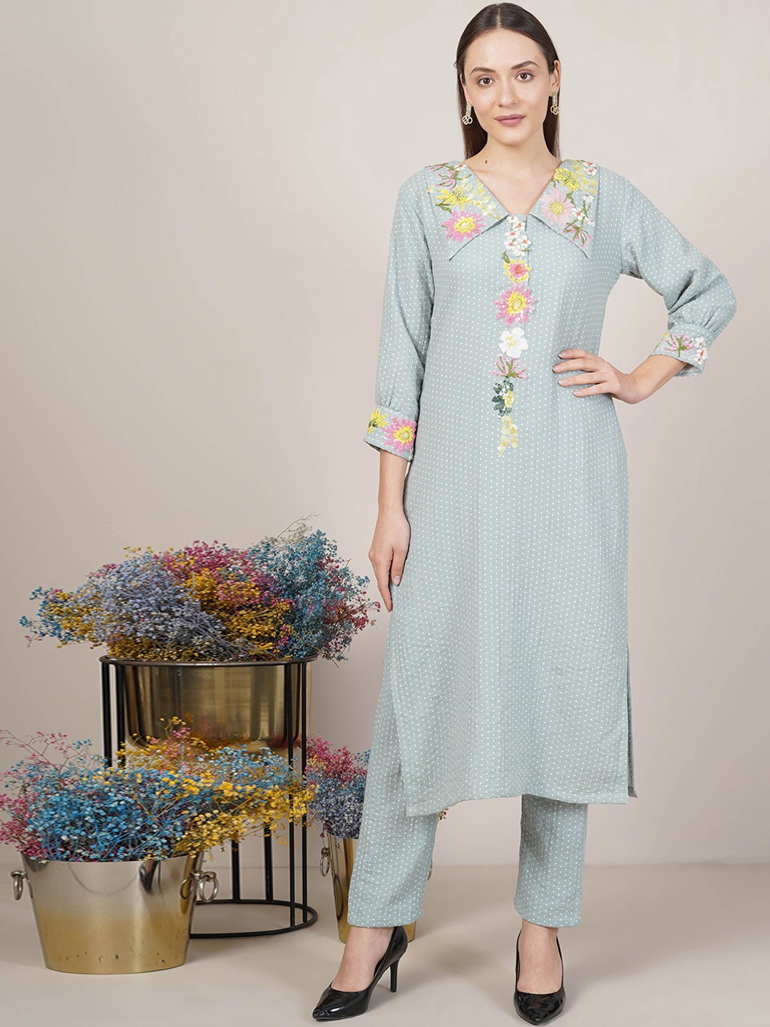 SRIHA Geometric Printed V-Neck Patchwork Organic Cotton Straight Kurta With Trouser, Green
SRIHA Geometric Printed V-Neck Patchwork Organic Cotton Straight Kurta With Trouser, Green