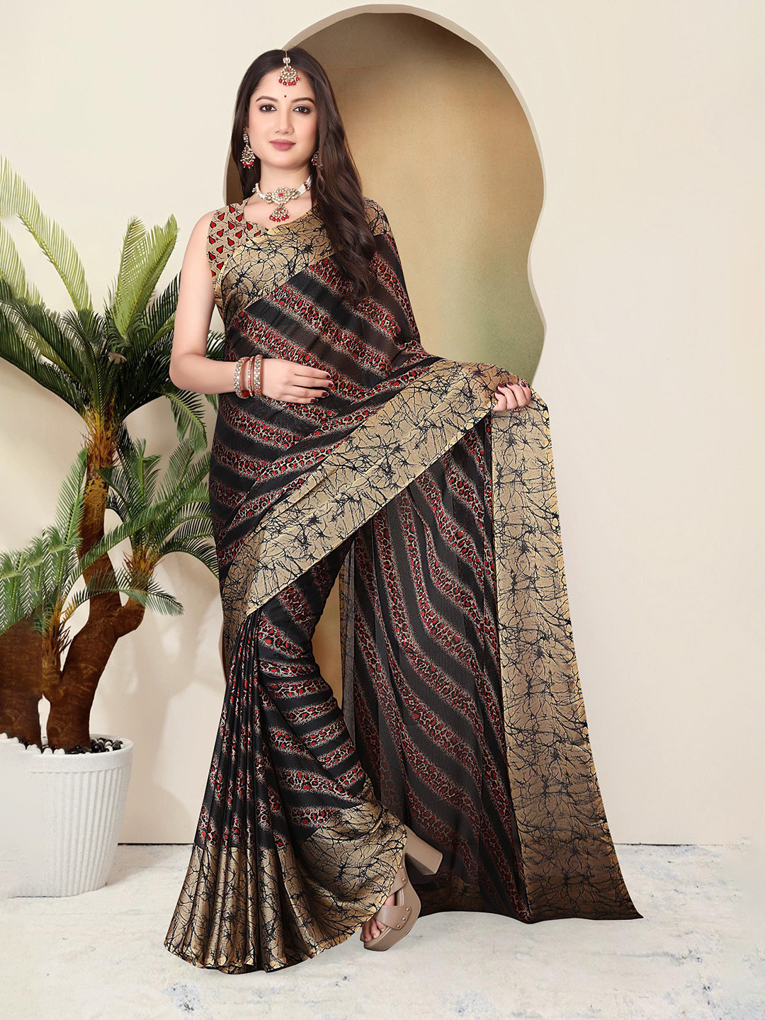 MAGNEITTA Pure Chiffon Saree, Black
MAGNEITTA Pure Chiffon Saree, Black