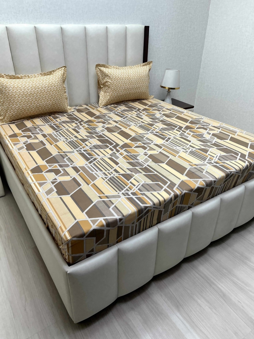 Pure Decor Passion Brown Printed Pure Cotton 260 TC Queen Bedsheet Set 2.28 m x 2.54 m
Pure Decor Passion Brown Printed Pure Cotton 260 TC Queen Bedsheet Set 2.28 m x 2.54 m