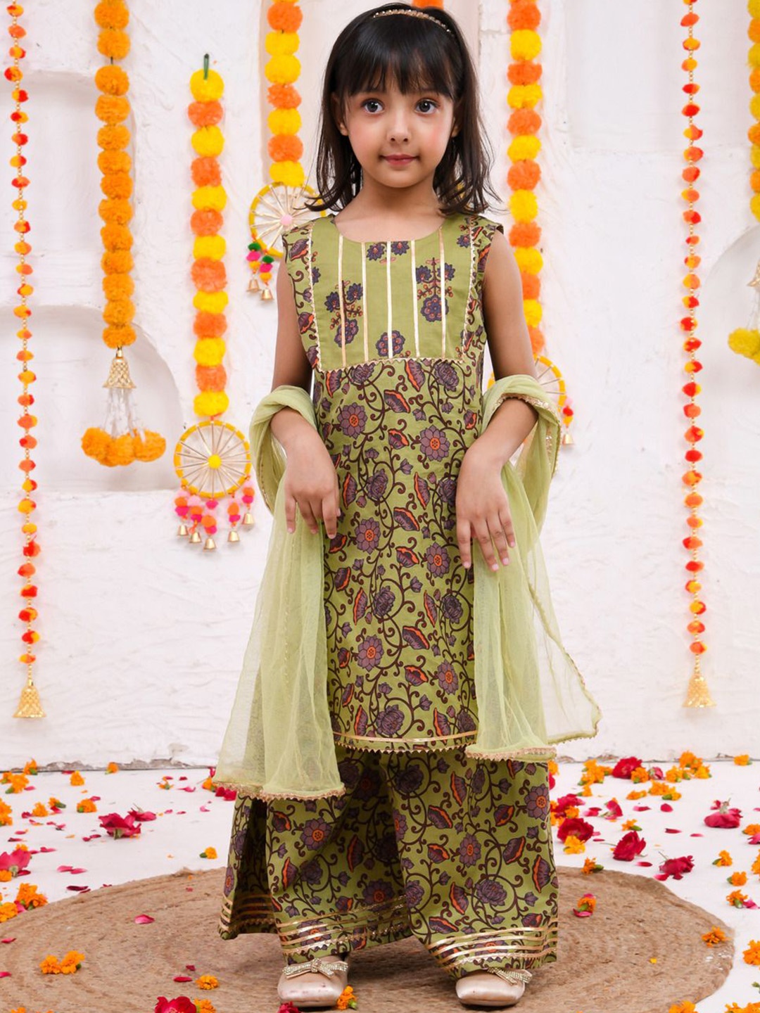 i love legacy Girls Floral Printed Pure Cotton A-Line Kurta With Palazzos And Dupatta, Green
i love legacy Girls Floral Printed Pure Cotton A-Line Kurta With Palazzos And Dupatta, Green