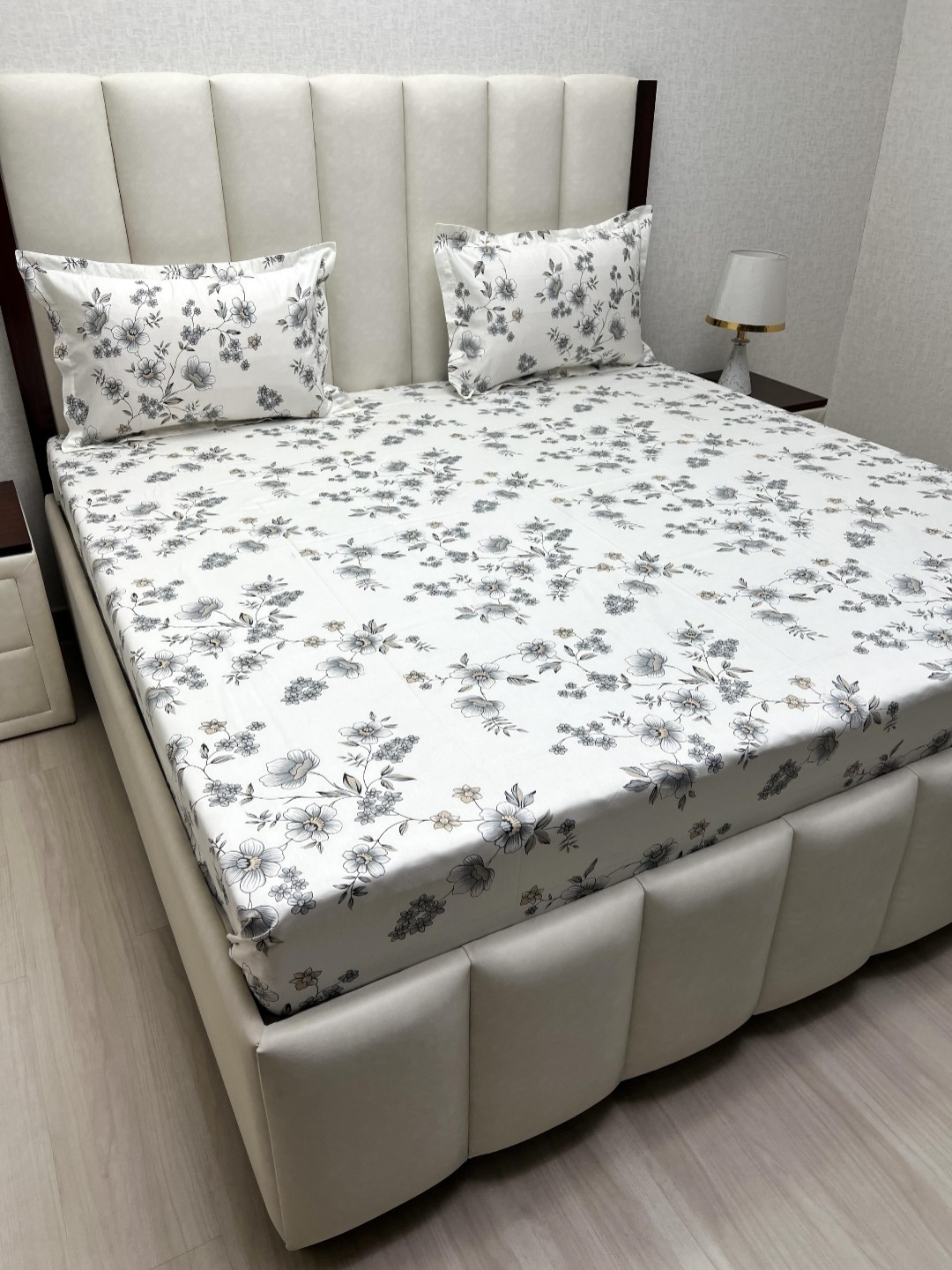 Pure Decor Passion White Printed Pure Cotton 350 TC Queen Bedsheet Set 2.28 m x 2.54 m
Pure Decor Passion White Printed Pure Cotton 350 TC Queen Bedsheet Set 2.28 m x 2.54 m