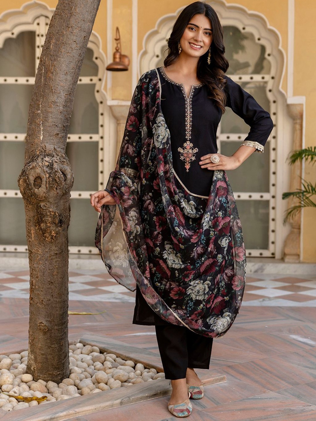 Navlik Floral Yoke Design Notch Neck Zari Straight Kurta With Trousers & Dupatta, Black
Navlik Floral Yoke Design Notch Neck Zari Straight Kurta With Trousers & Dupatta, Black