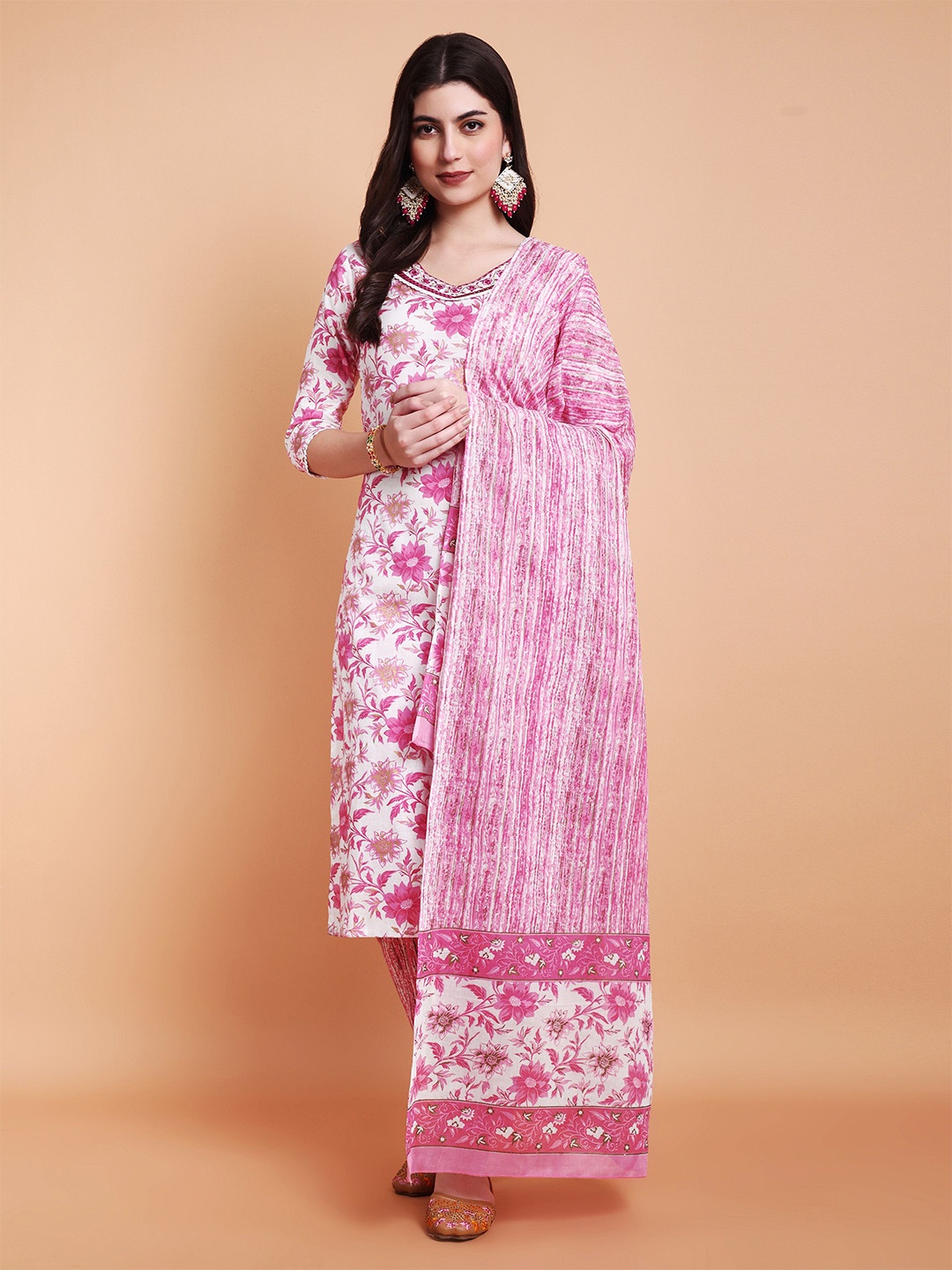 Pahiya Floral Printed V-Neck Thread Work Pure Cotton Straight Kurta With Trouser & Dupatta, White
Pahiya Floral Printed V-Neck Thread Work Pure Cotton Straight Kurta With Trouser & Dupatta, White