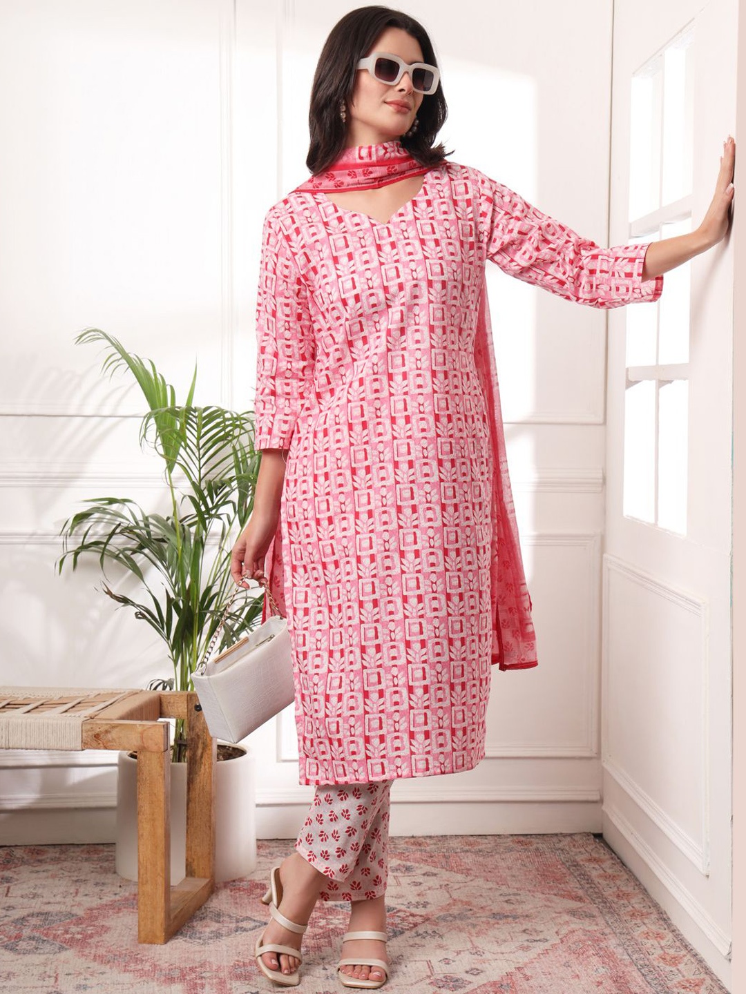 KALINI Floral Printed Pure Cotton Sweetheart Neck Straight Kurta With Trousers And Dupatta, Pink
KALINI Floral Printed Pure Cotton Sweetheart Neck Straight Kurta With Trousers And Dupatta, Pink