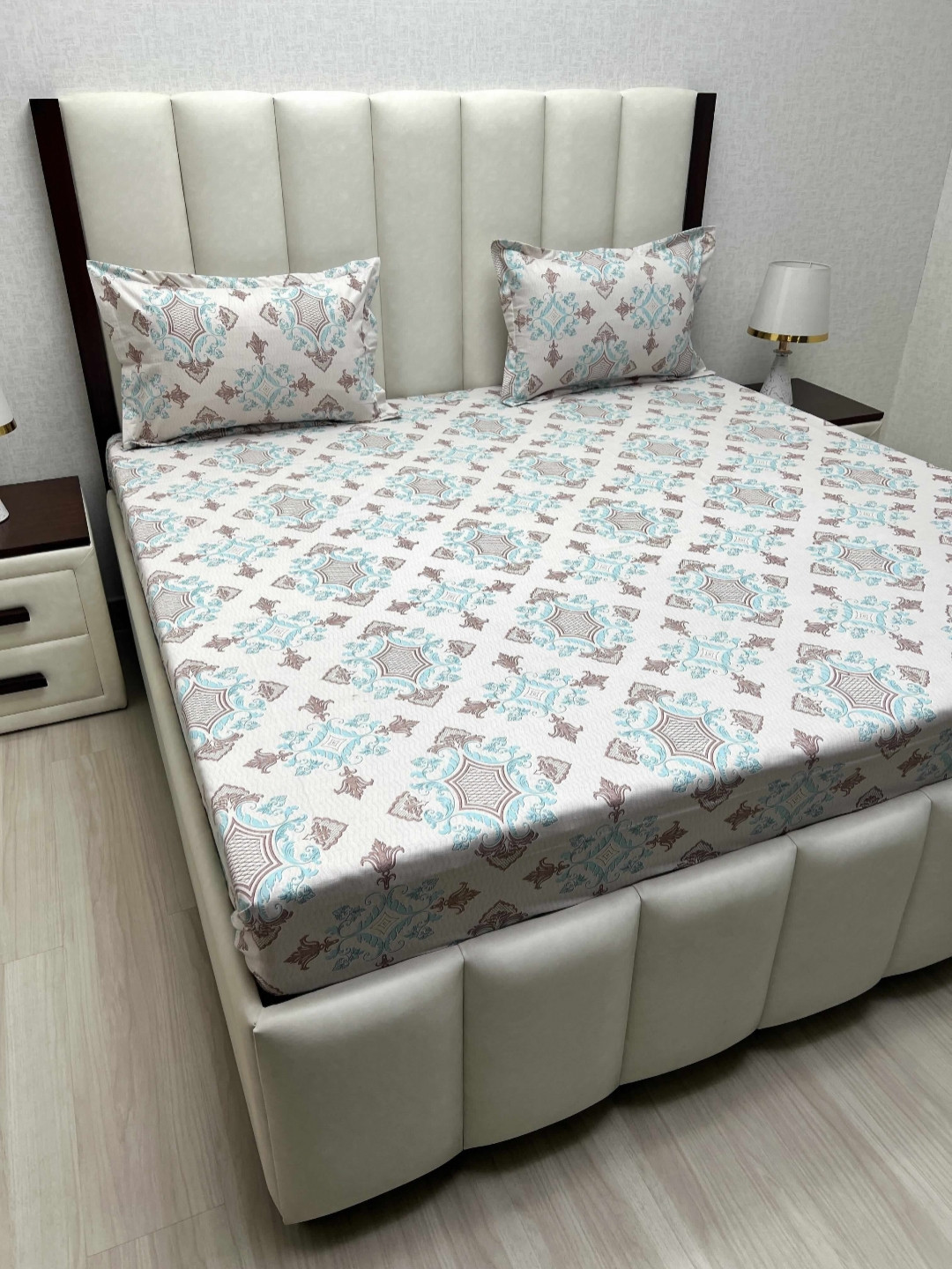 Pure Decor White & Blue Printed Cotton 250 TC King Bedsheet Set 2.74 m x 2.74m 
Pure Decor White & Blue Printed Cotton 250 TC King Bedsheet Set 2.74 m x 2.74m