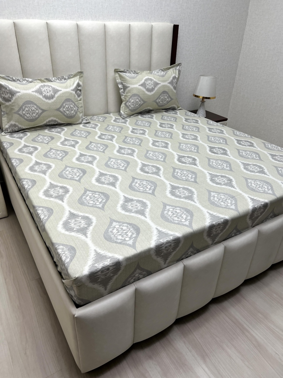 Pure Decor Royal Passion Grey Printed Cotton 380 TC Queen Bedsheet Set 2.28 m x 2.54 m
Pure Decor Royal Passion Grey Printed Cotton 380 TC Queen Bedsheet Set 2.28 m x 2.54 m