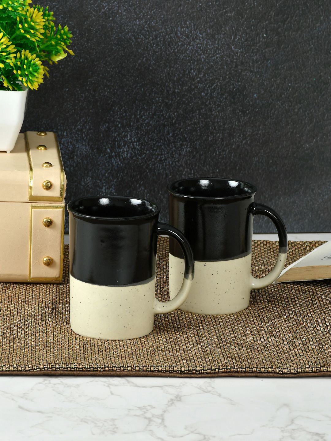 CLIO'S HERITAGE STORE Black & White 2 Pieces Printed Ceramic Glossy Cups 300 ml Each
CLIO'S HERITAGE STORE Black & White 2 Pieces Printed Ceramic Glossy Cups 300 ml Each