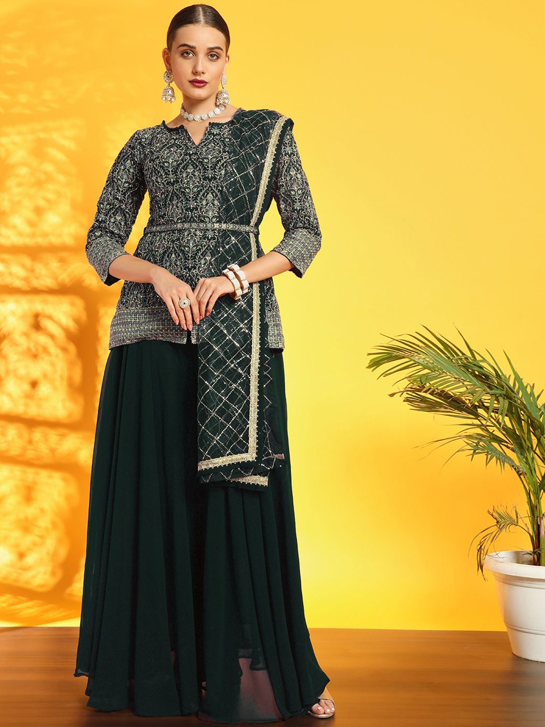 Chhabra 555 Ethni Motifs Embroidered Sequinned Notch Neck Kurta With Palazzos And Dupatta, Green
Chhabra 555 Ethni Motifs Embroidered Sequinned Notch Neck Kurta With Palazzos And Dupatta, Green